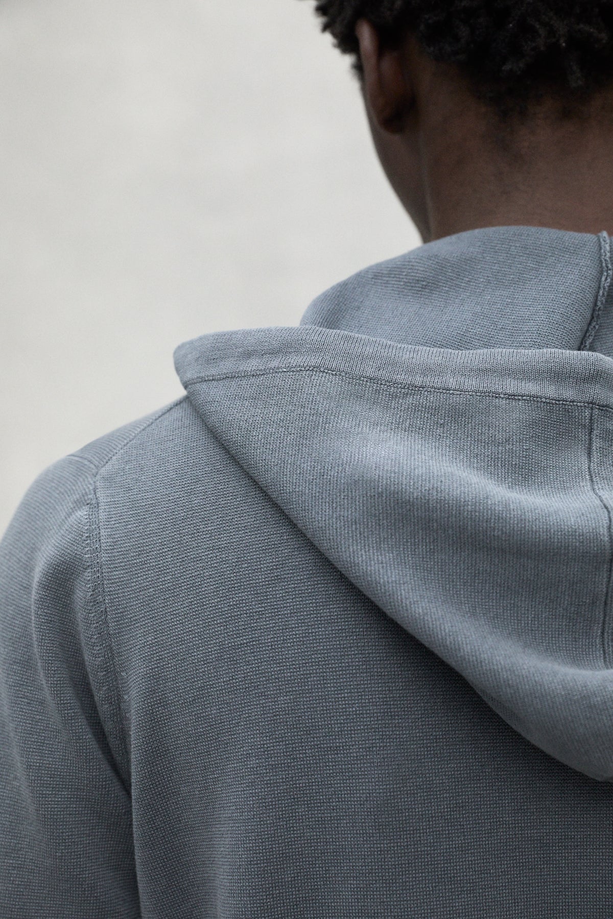 jersey-ecoalf-olivo-gris-de-algod-n-org-nico-y-lino-con-capucha-para-hombre image 3