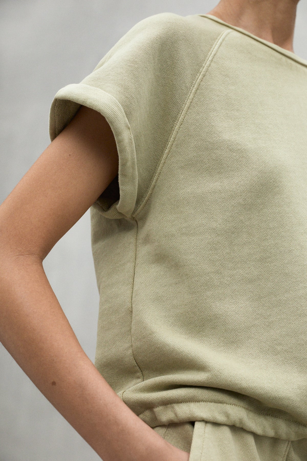 sudadera-ecoalf-reine-khaki-de-mujer-algod-n-reciclado-fit-holgado-mangas-ragl-n image 4