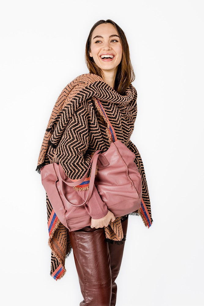 abbacino-poncho-mujer-estampado-geom-trico-rosa image 4