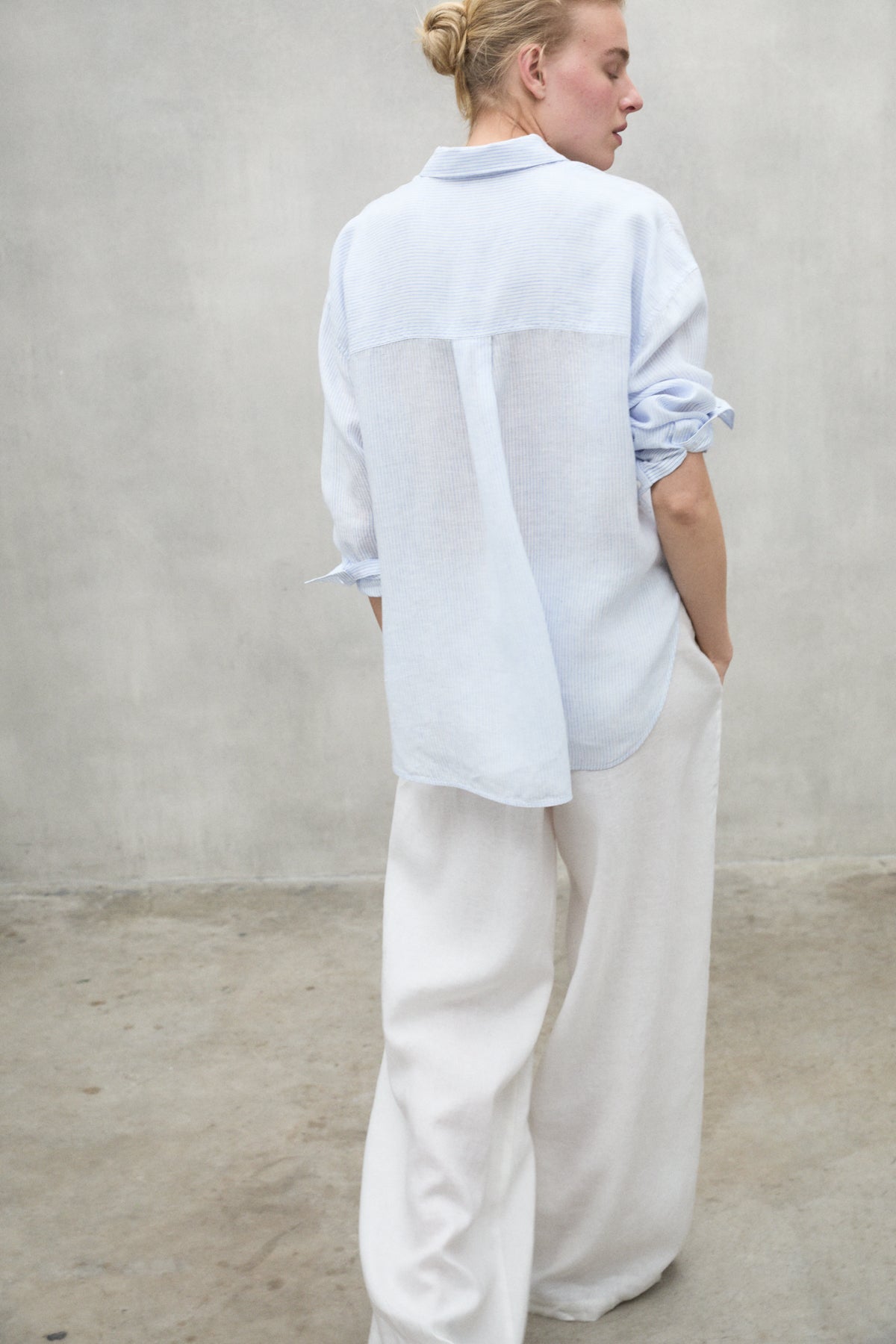 ecoalf-camisa-a-rayas-de-lino-daria-azul-claro-de-mujer image 4