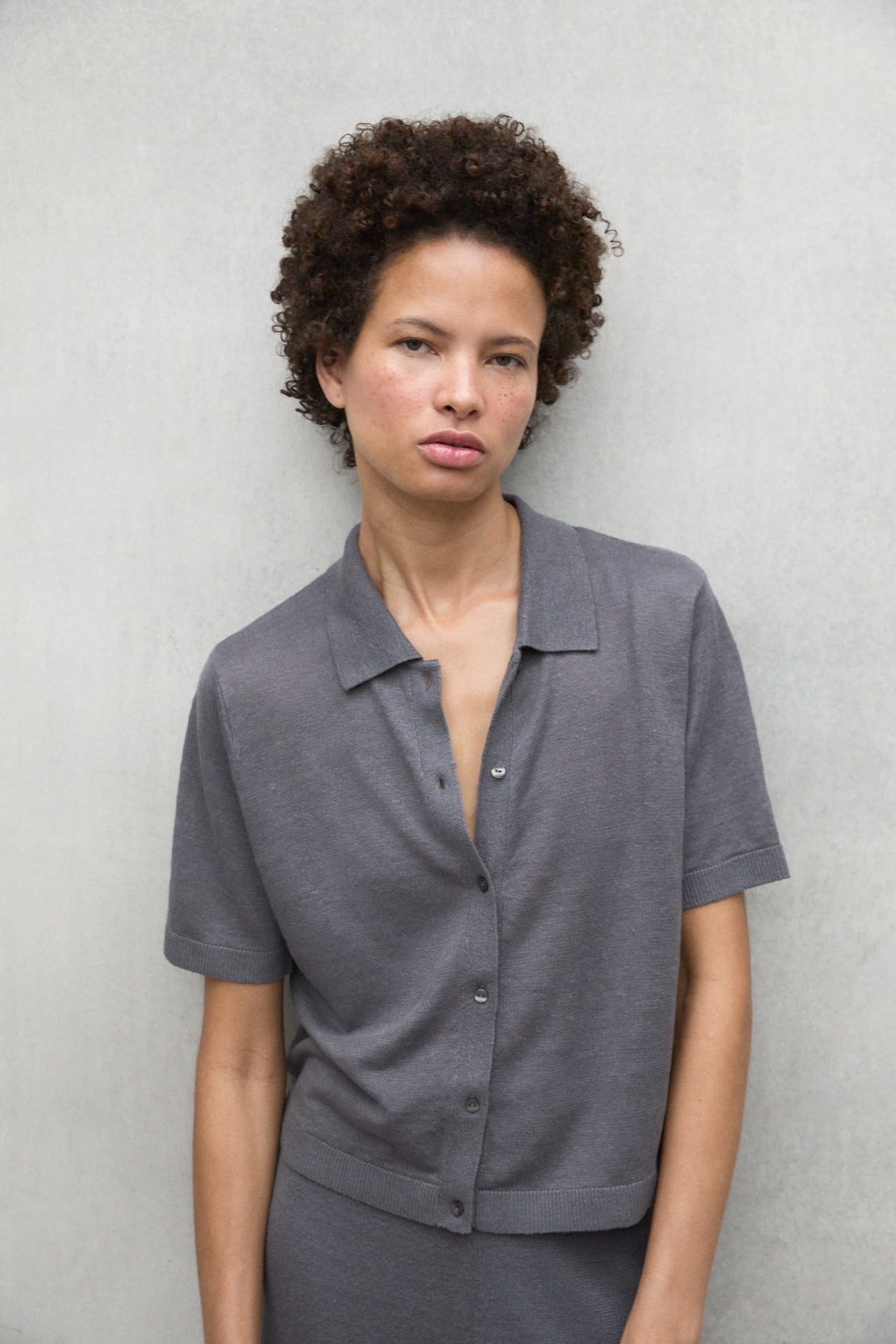 jersey-juniper-gris-ecoalf-100-lino-cuello-polo-fit-holgado image 2