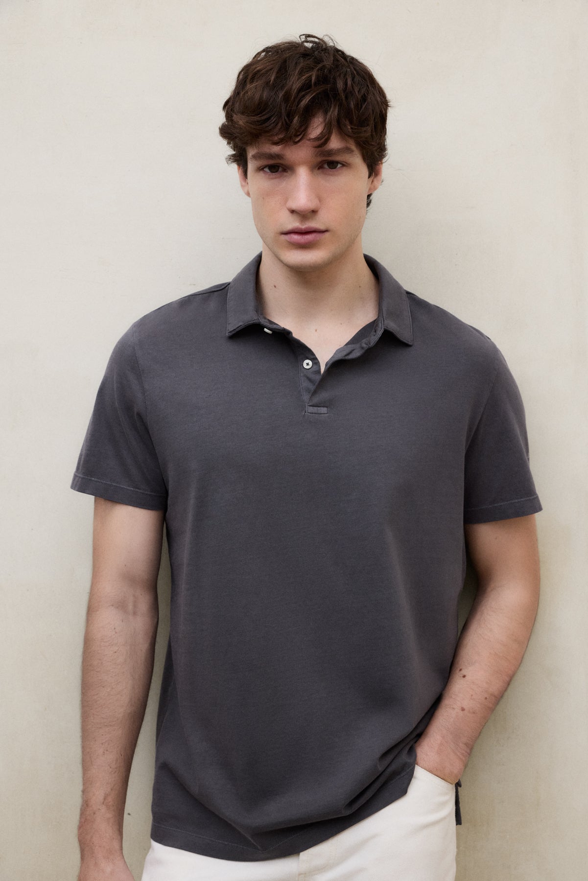 polo-ecoalf-theo-gris-oscuro-de-hombre-punto-jersey-de-algod-n-reciclado-fit-reg image 3