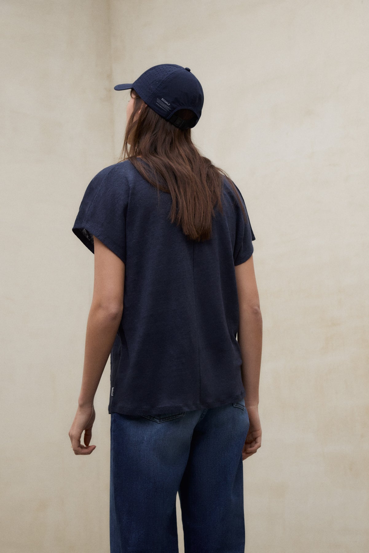 camiseta-arendal-de-ecoalf-para-mujer-100-lino-azul-fit-relajado-escote-en-v image 3