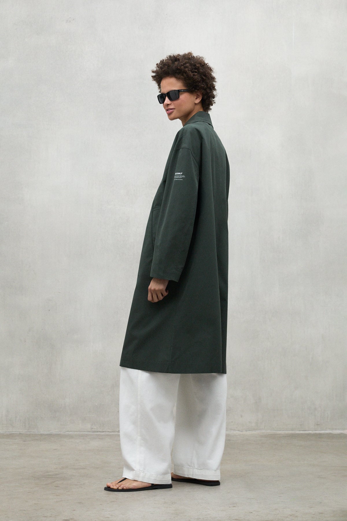 chaqueta-ecoalf-stong-khaki-de-mujer-poli-ster-reciclado-holgada image 3