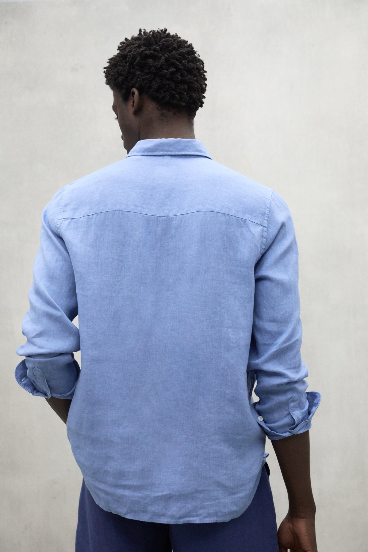ecoalf-camisa-polino-azul-de-hombre-100-lino-corte-regular-cuello-cortado image 3