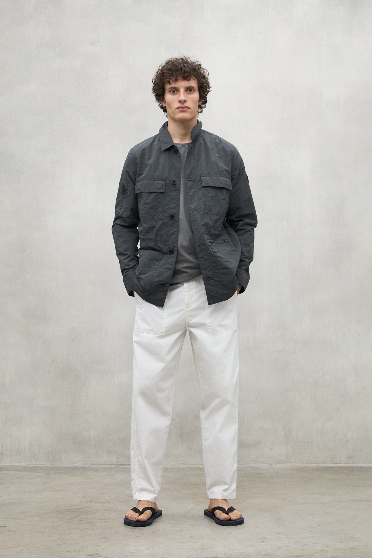 chaqueta-kamet-de-ecoalf-para-hombre-gris-oscuro-poliamida-reciclada-fit-regular image 6