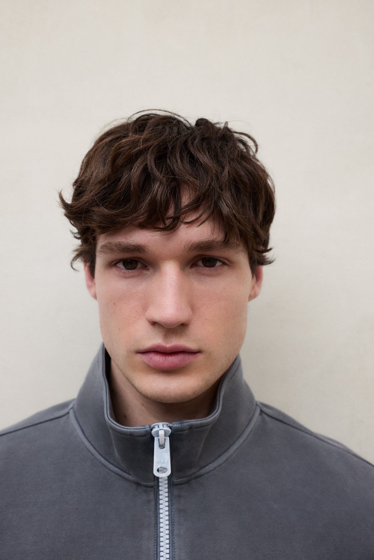 sudadera-de-neopreno-alex-de-ecoalf-para-hombre-gris-oscuro-cuello-alto-y-cremal image 4