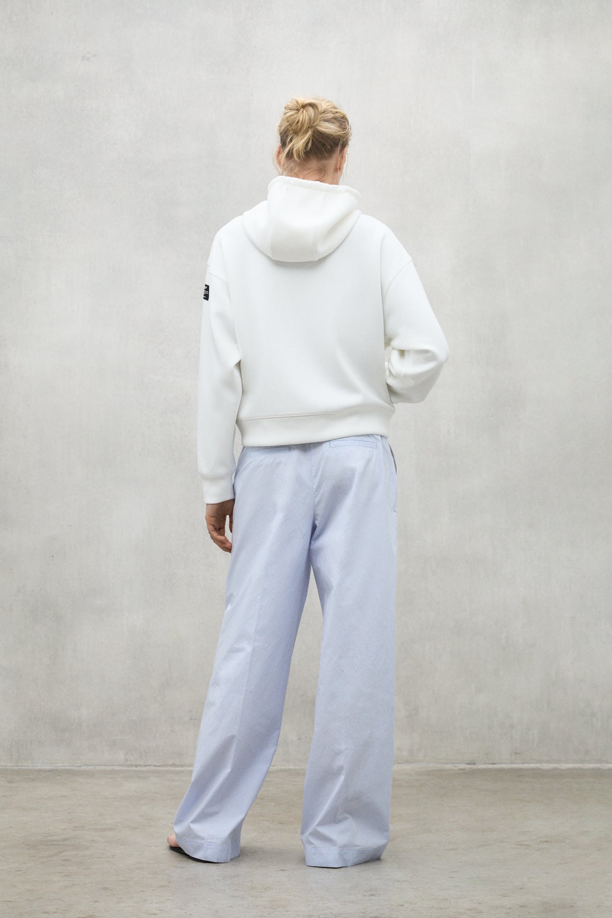 sudadera-con-capucha-ecoalf-arica-blanca-para-mujer-fit-holgado-16-lenzing-ecove image 3
