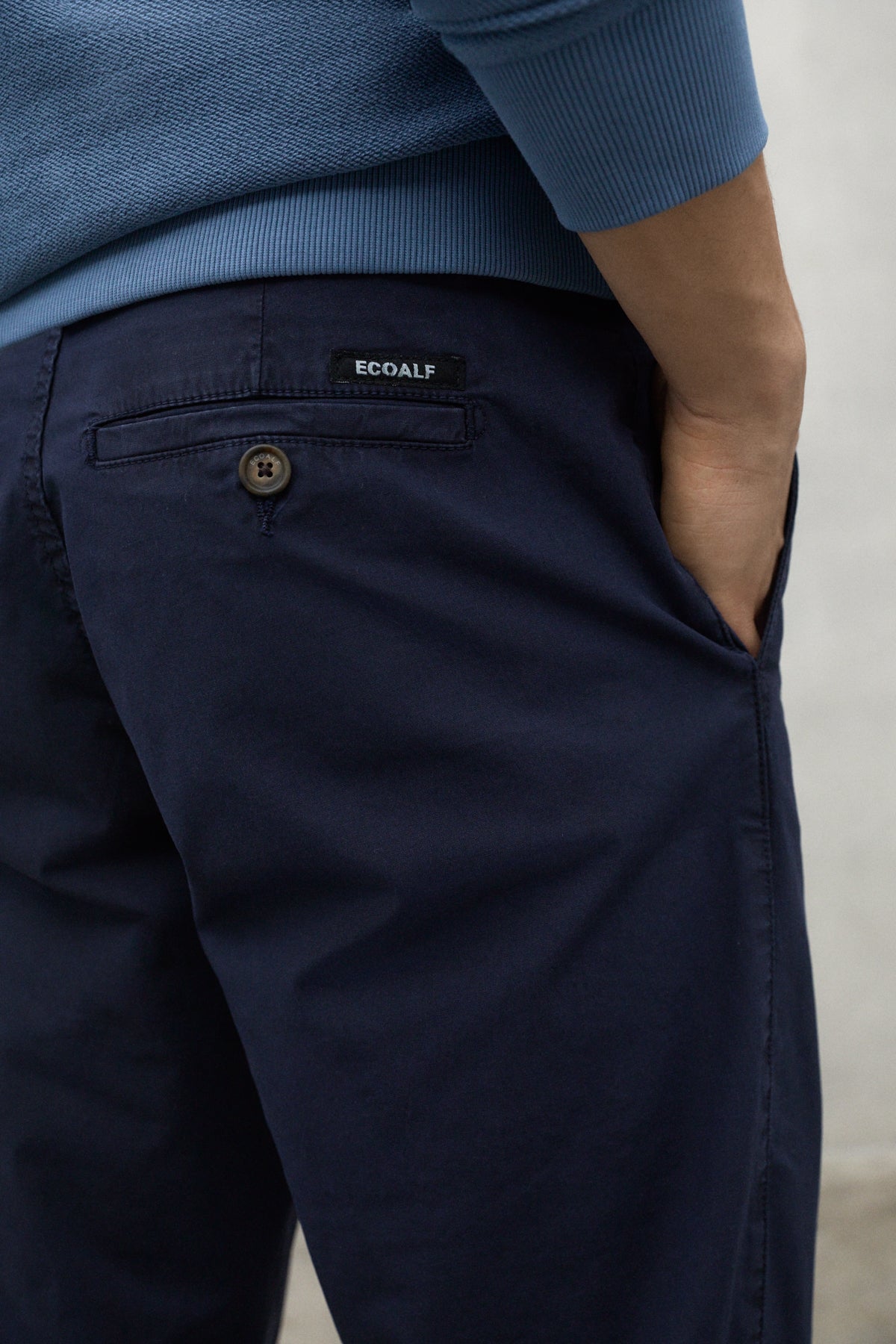 pantal-n-ecoalf-aras-para-hombre-en-azul-marino-algod-n-y-algod-n-reciclado-fit- image 4