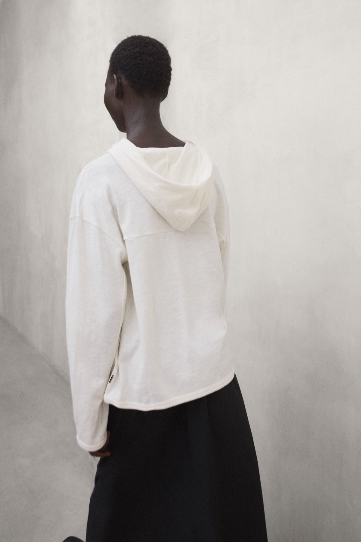 ecoalf-camiseta-veneca-blanca-camiseta-de-mujer-de-algod-n-regenerativo-con-homb image 6