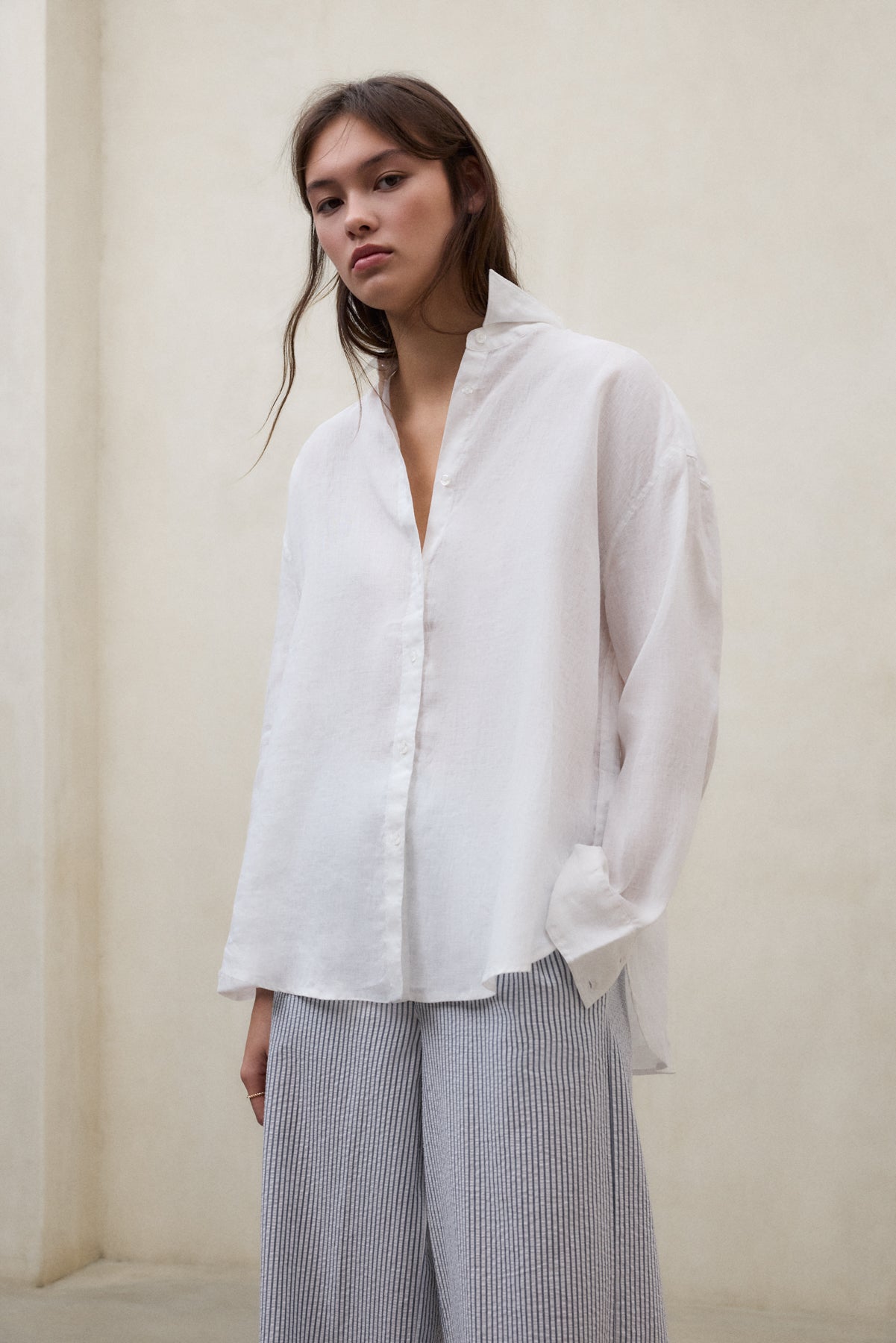 ecoalf-camisa-daria-blanca-mujer-lino-oversize image 2