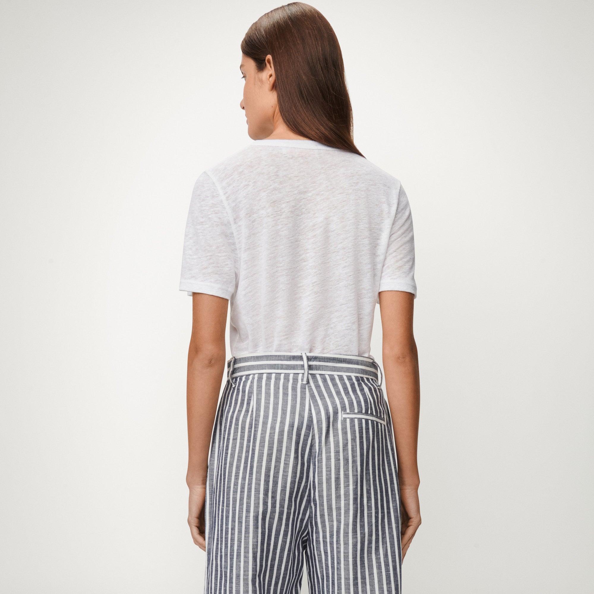 lois-gira-camiseta-de-mujer-blanca-01-white image 3
