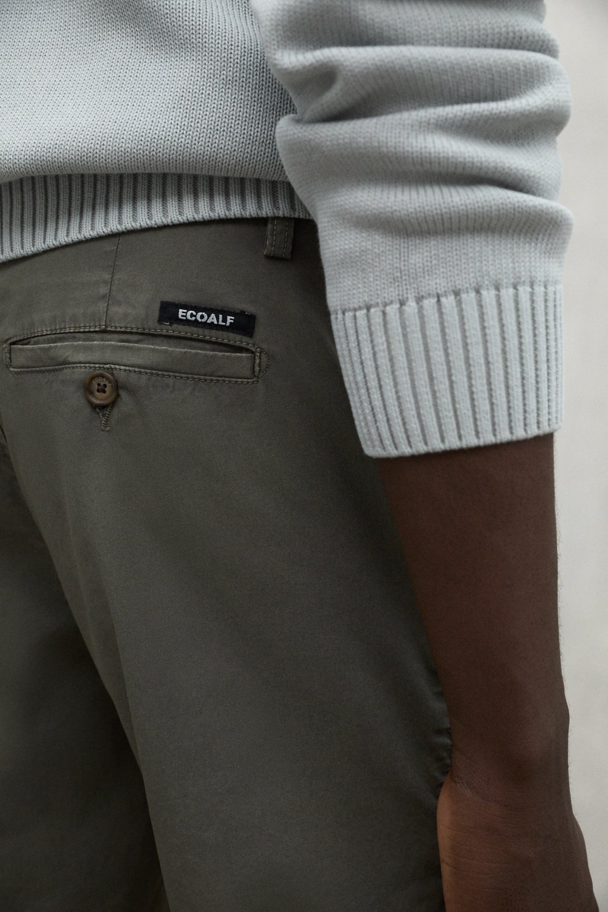 pantal-n-ecoalf-aras-de-algod-n-y-algod-n-reciclado-fit-regular-color-khaki-para image 4