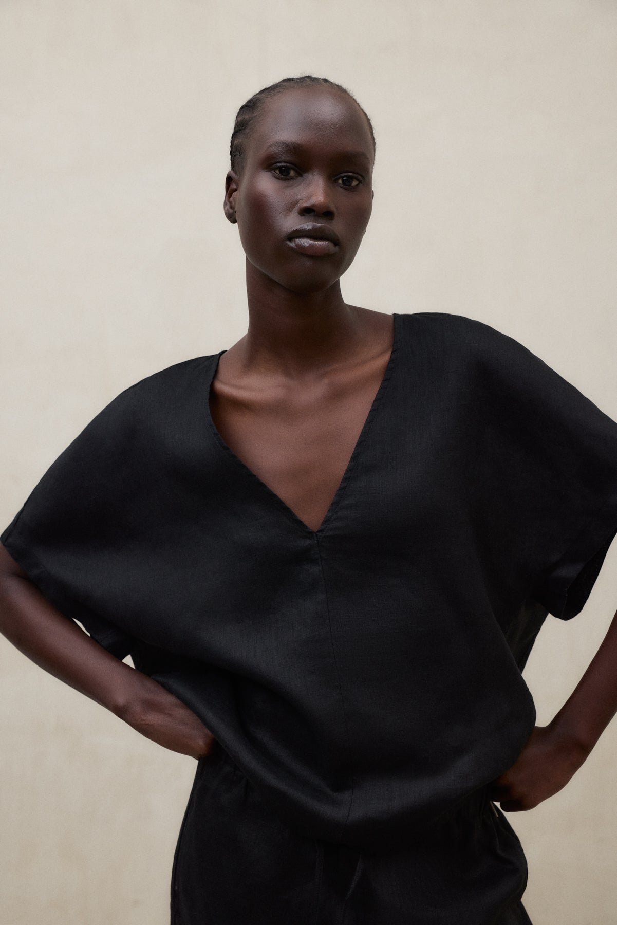 ecoalf-camisa-dora-negra-de-mujer image 2