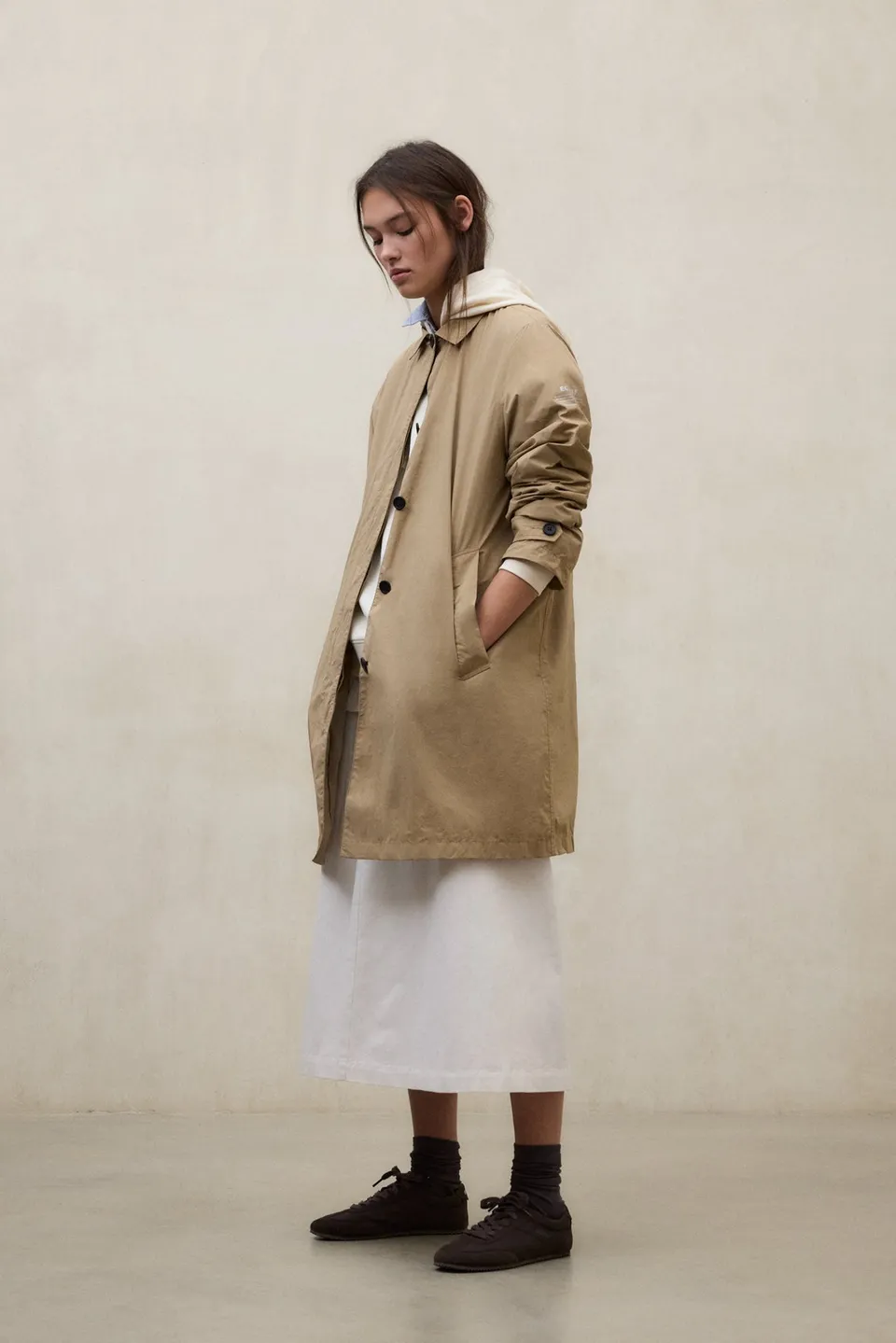 gabardina-packable-verne-beige-de-mujer-ecoalf image 1