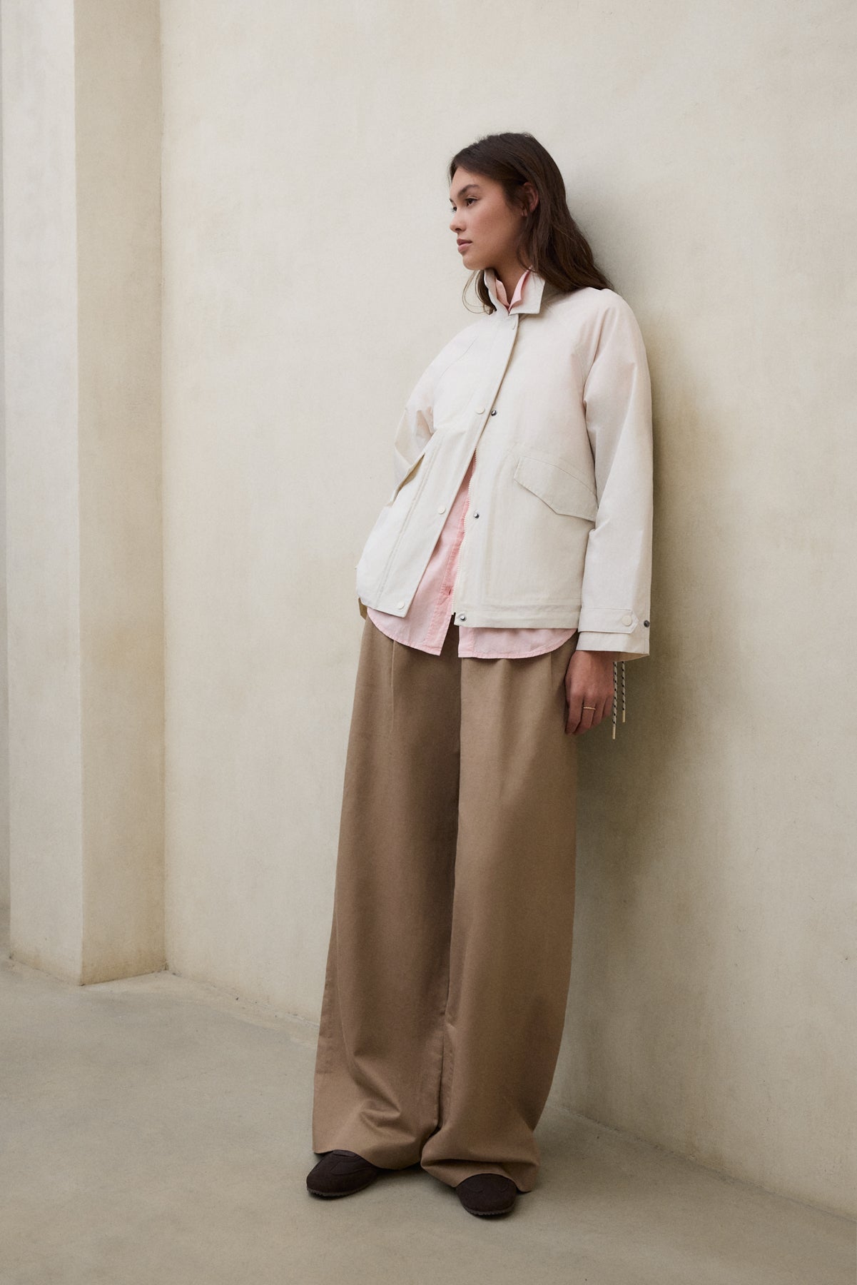 chaqueta-ecoalf-major-blanca-de-mujer-poliamida-reciclada-fit-relajado-largo-a-l image 4
