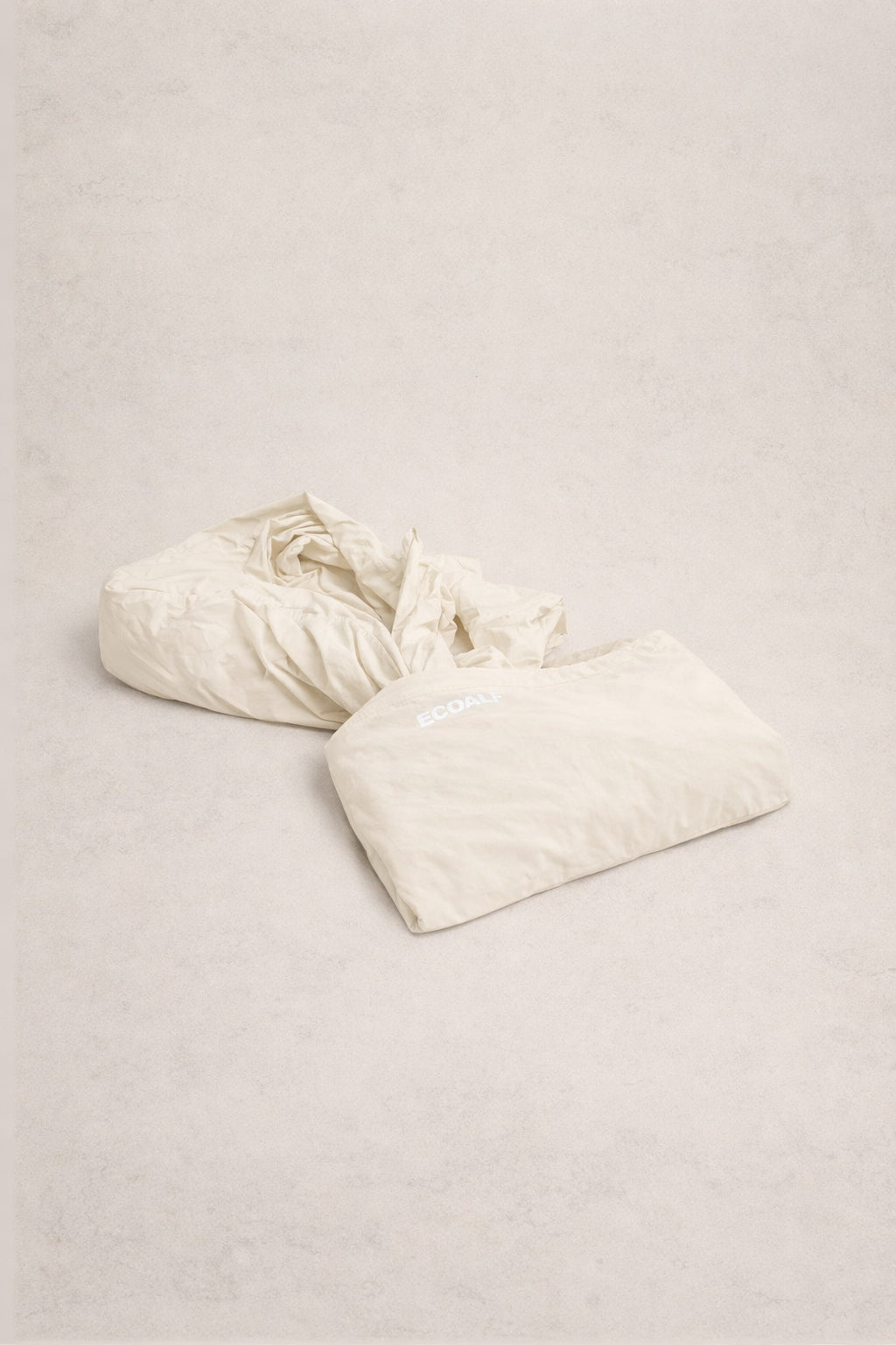 gabardina-ecoalf-vestal-packable-beige-para-hombre-poliamida-reciclada-repelente image 8