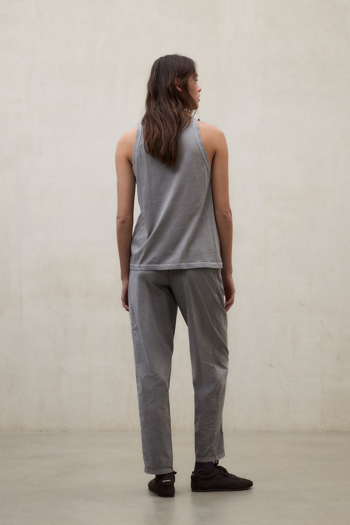 ecoalf-camiseta-minden-gris-oscuro-camiseta-de-mujer-de-algod-n-regenerativo-te- image 2