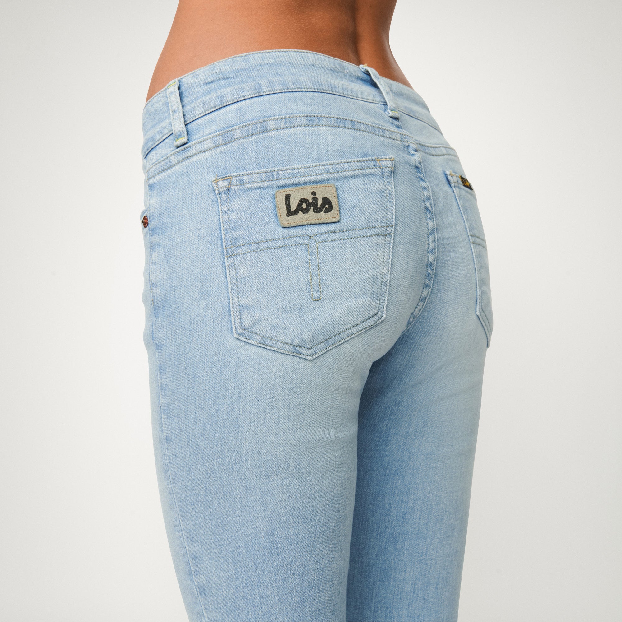 jeans-lois-beverly-21-tiro-bajo-y-pierna-flare-tejido-el-stico-colecci-n-bio-den image 4