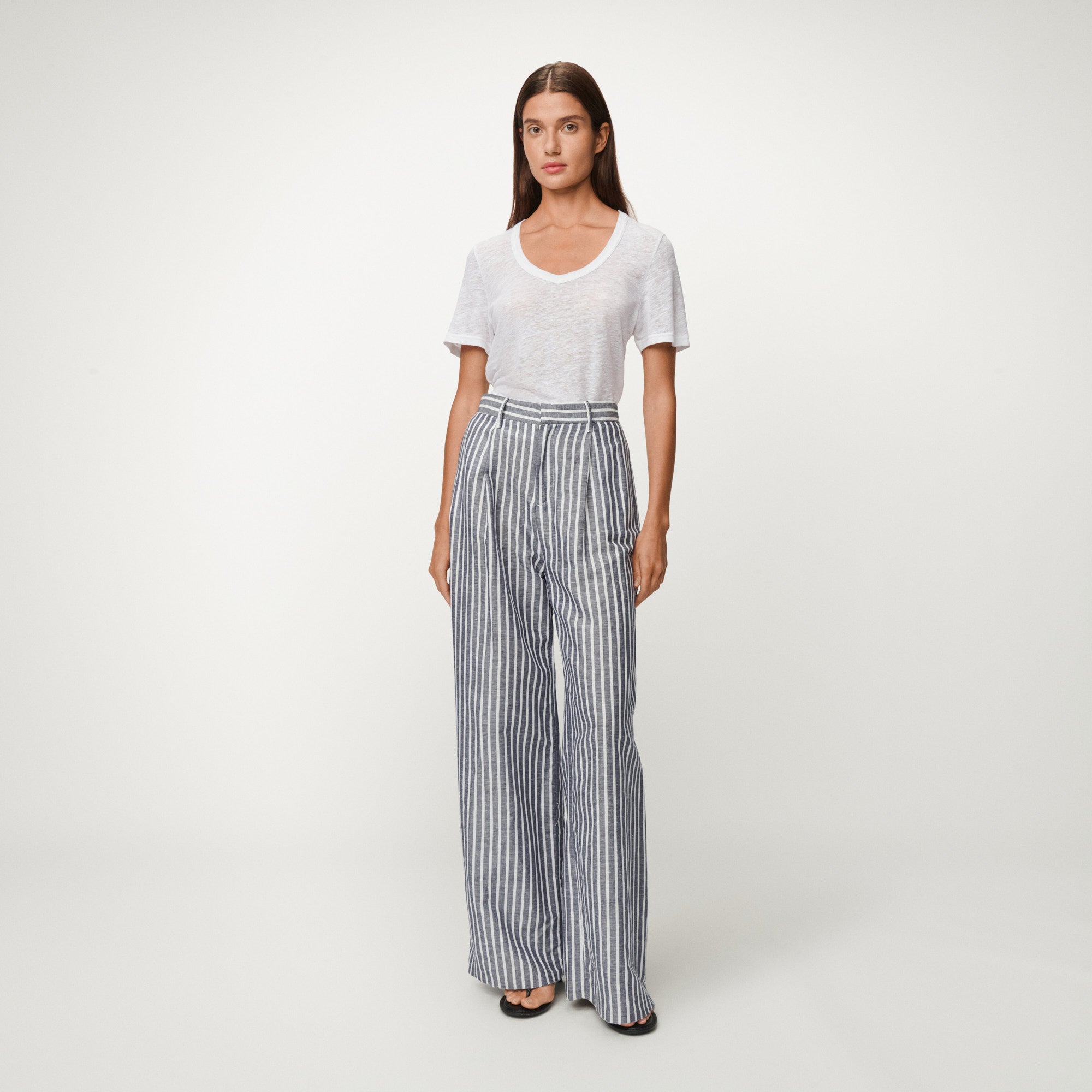 lois-gira-camiseta-de-mujer-blanca-01-white image 2
