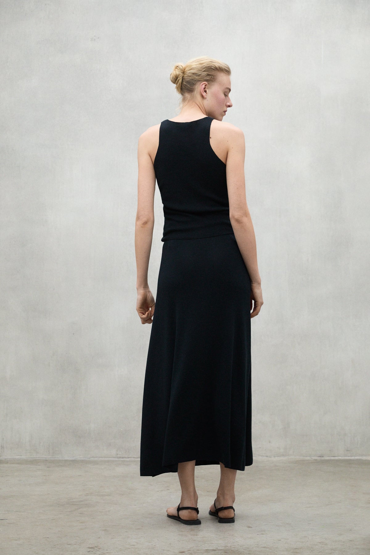 falda-ima-negra-ecoalf-70-tencel-lyocell-cintura-el-stica-vegana image 2