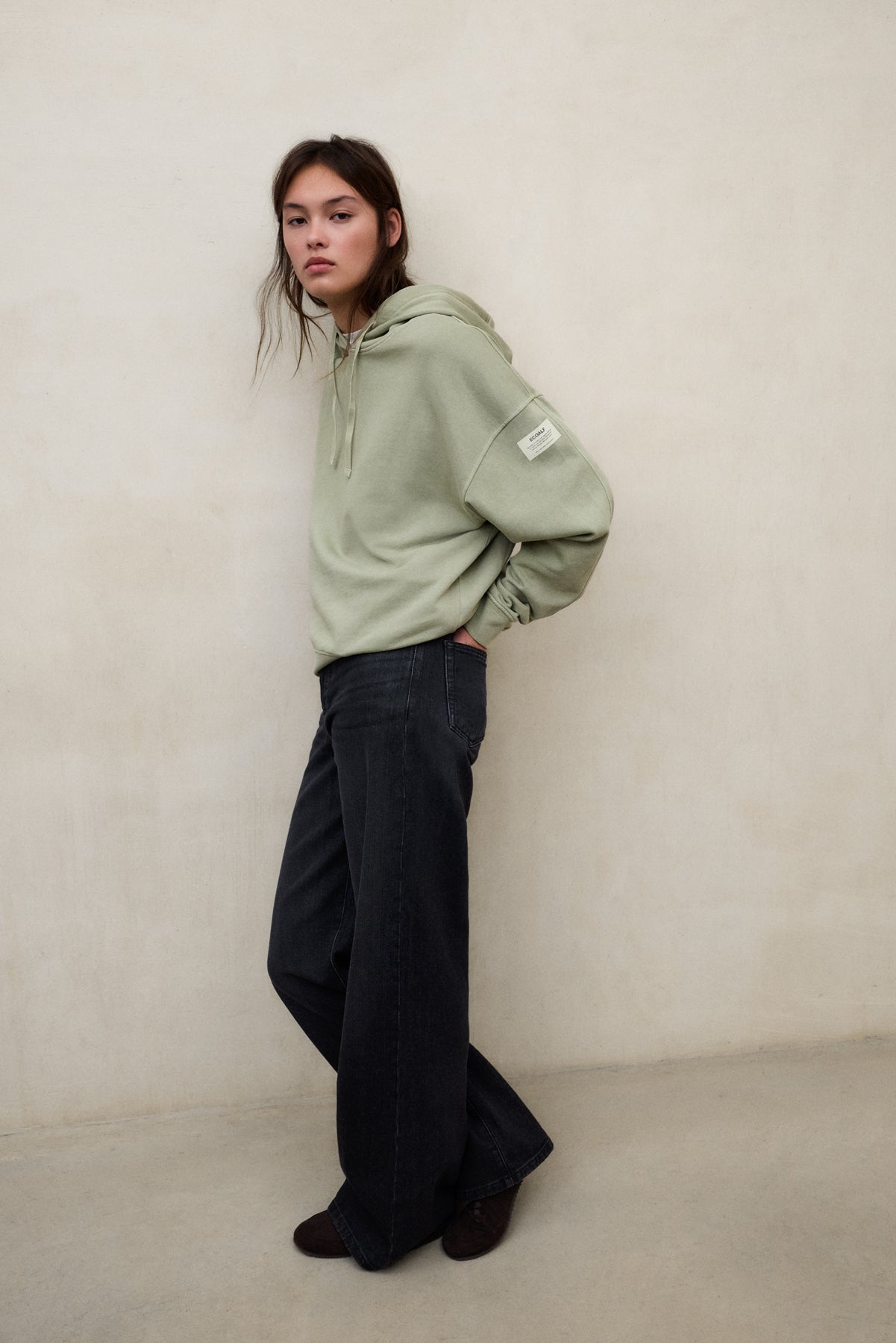 ecoalf-sudadera-bianca-verde-100-algod-n-reciclado-con-capucha-y-cordones image 5
