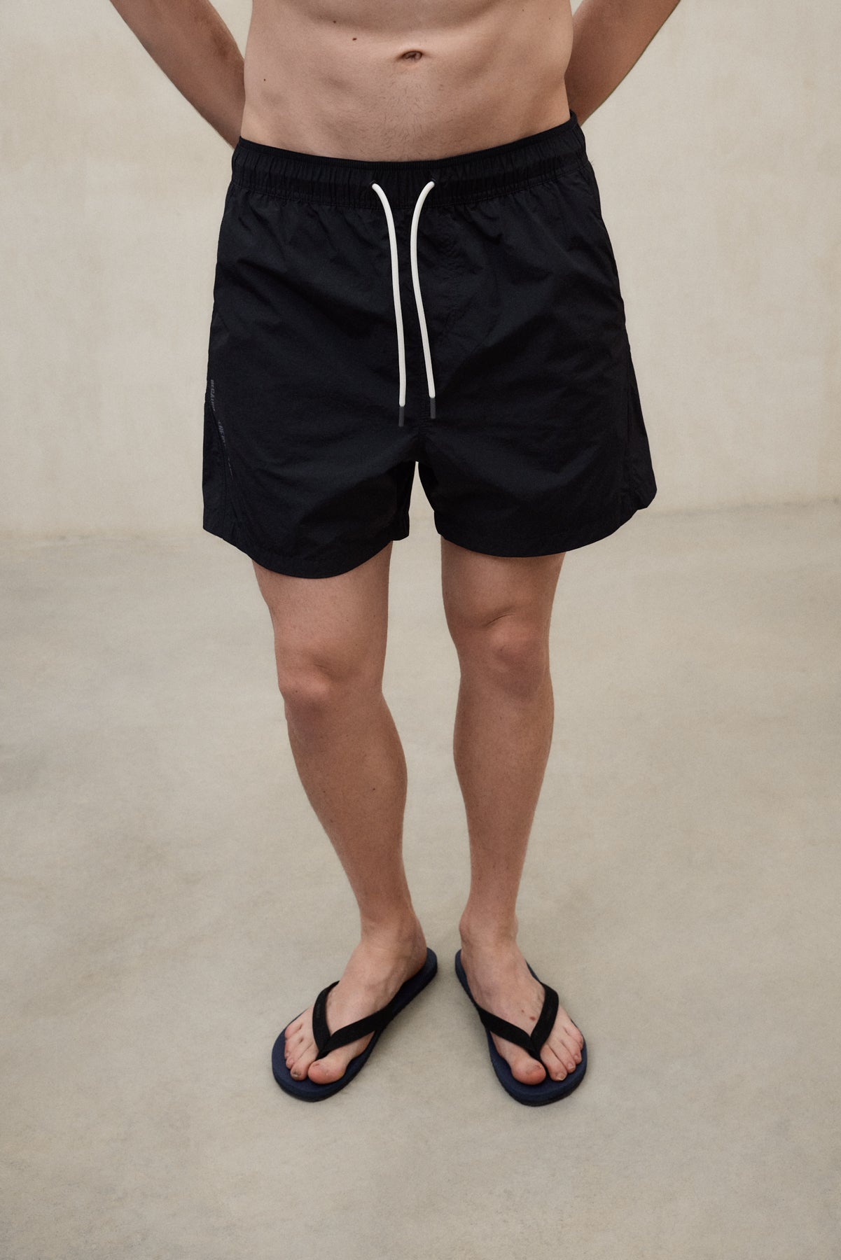 ecoalf-ba-ador-biarritz-negro-100-poliamida-reciclada-secado-r-pido image 3