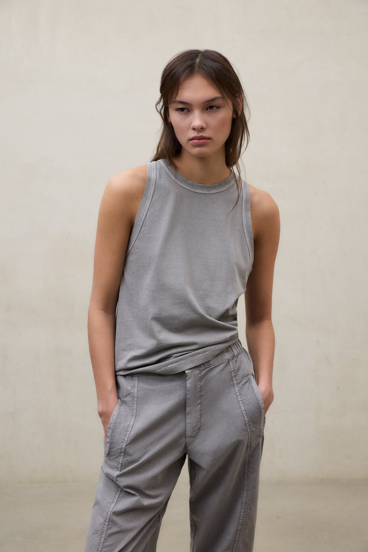 ecoalf-camiseta-minden-gris-oscuro-camiseta-de-mujer-de-algod-n-regenerativo-te- image 3