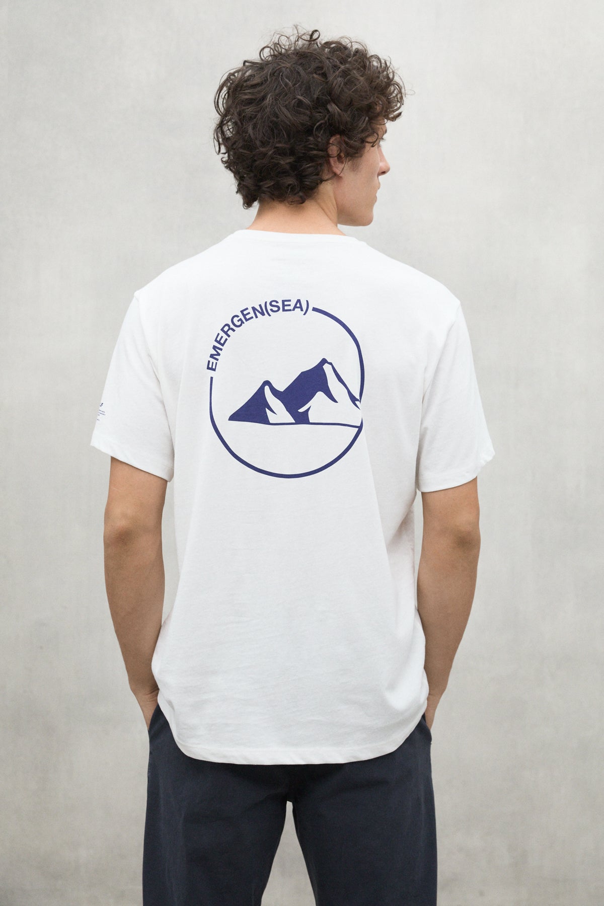 ecoalf-camiseta-chester-blanca-algod-n-org-nico-y-reciclado-con-estampado-emerge image 1