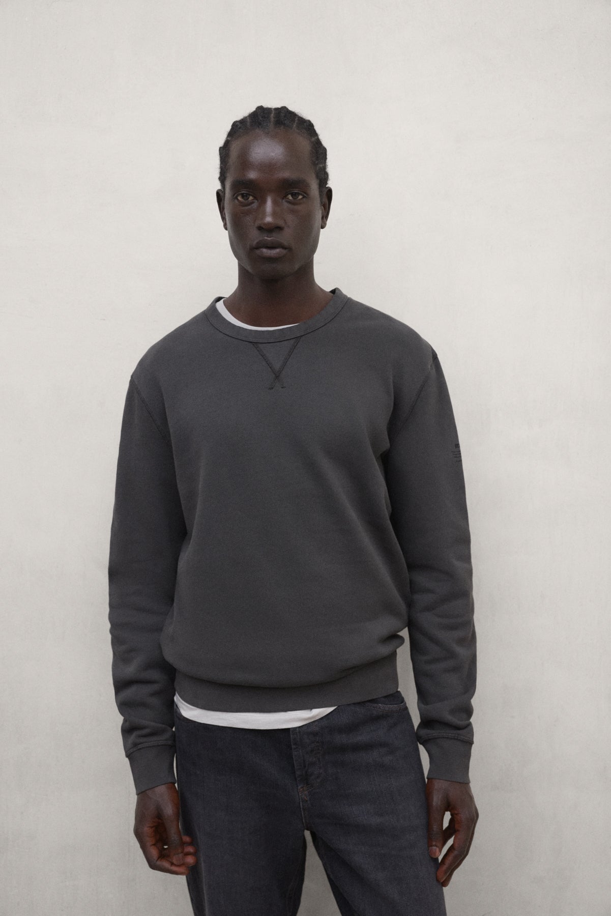 sudadera-gola-gris-oscuro-ecoalf-100-algod-n-regenerativo-fit-regular-manga-ragl image 2