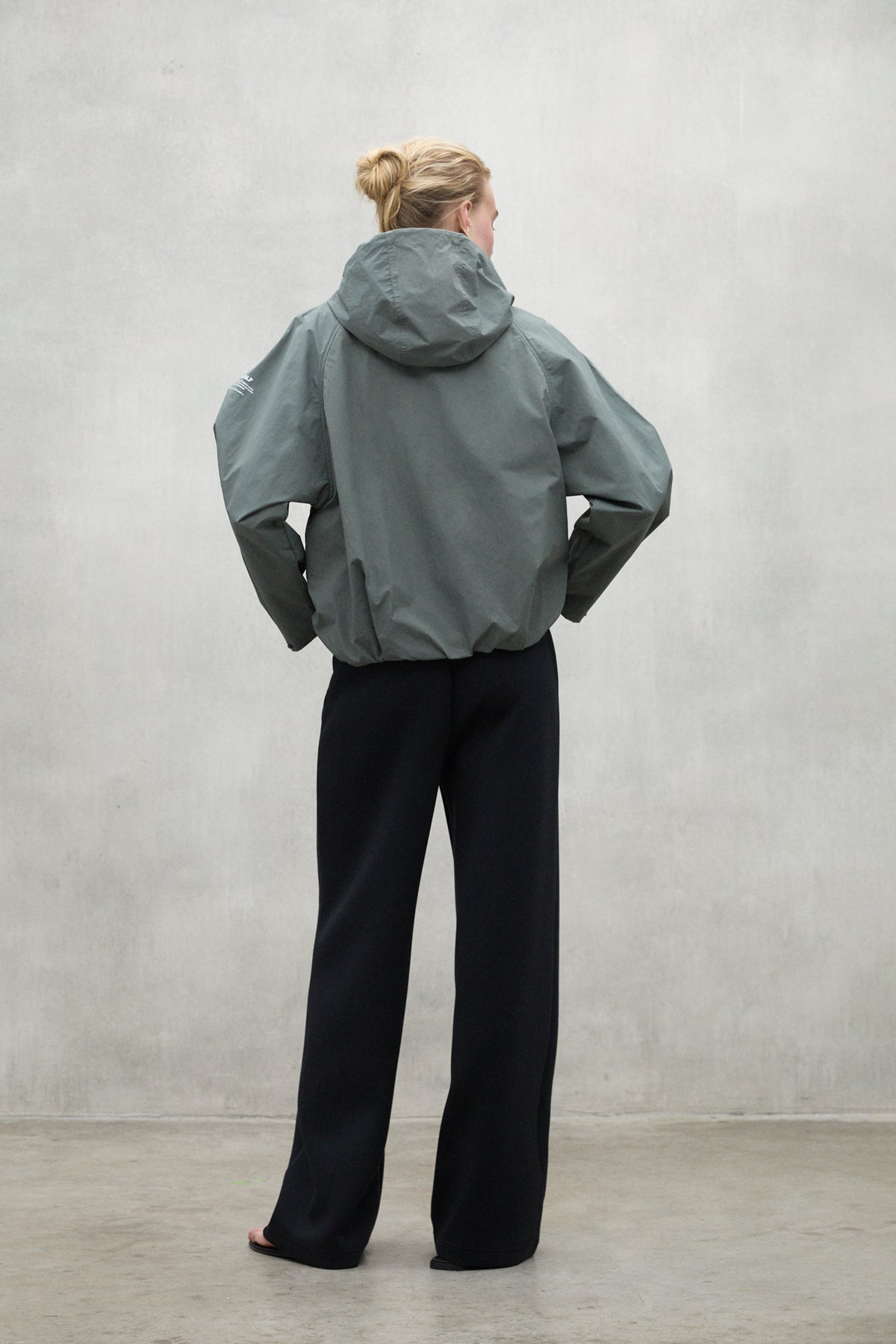 ecoalf-chaqueta-belumut-khaki-poliamida-reciclada image 3
