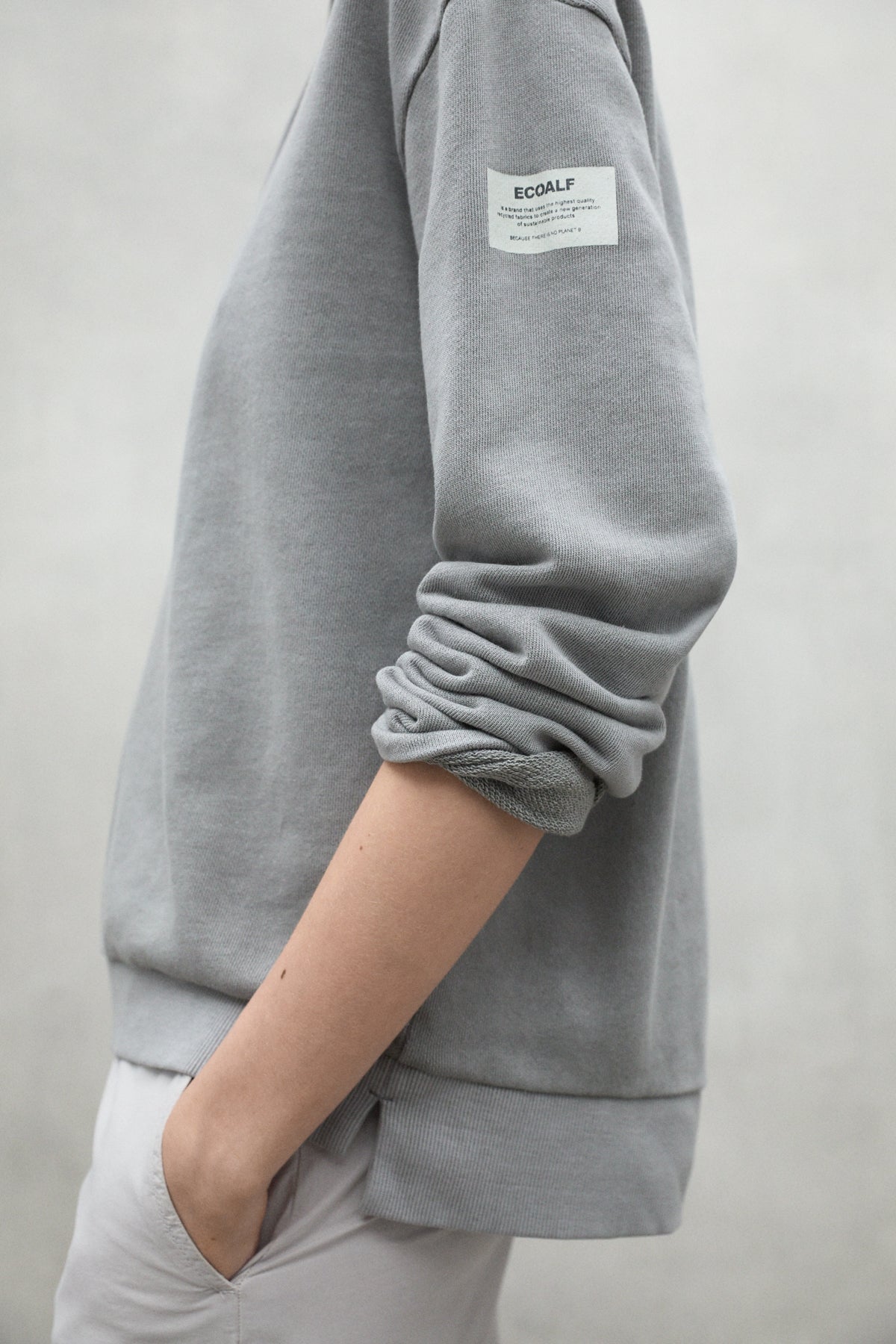 sudadera-ankara-de-ecoalf-gris-claro-oversize-50-algod-n-reciclado image 4