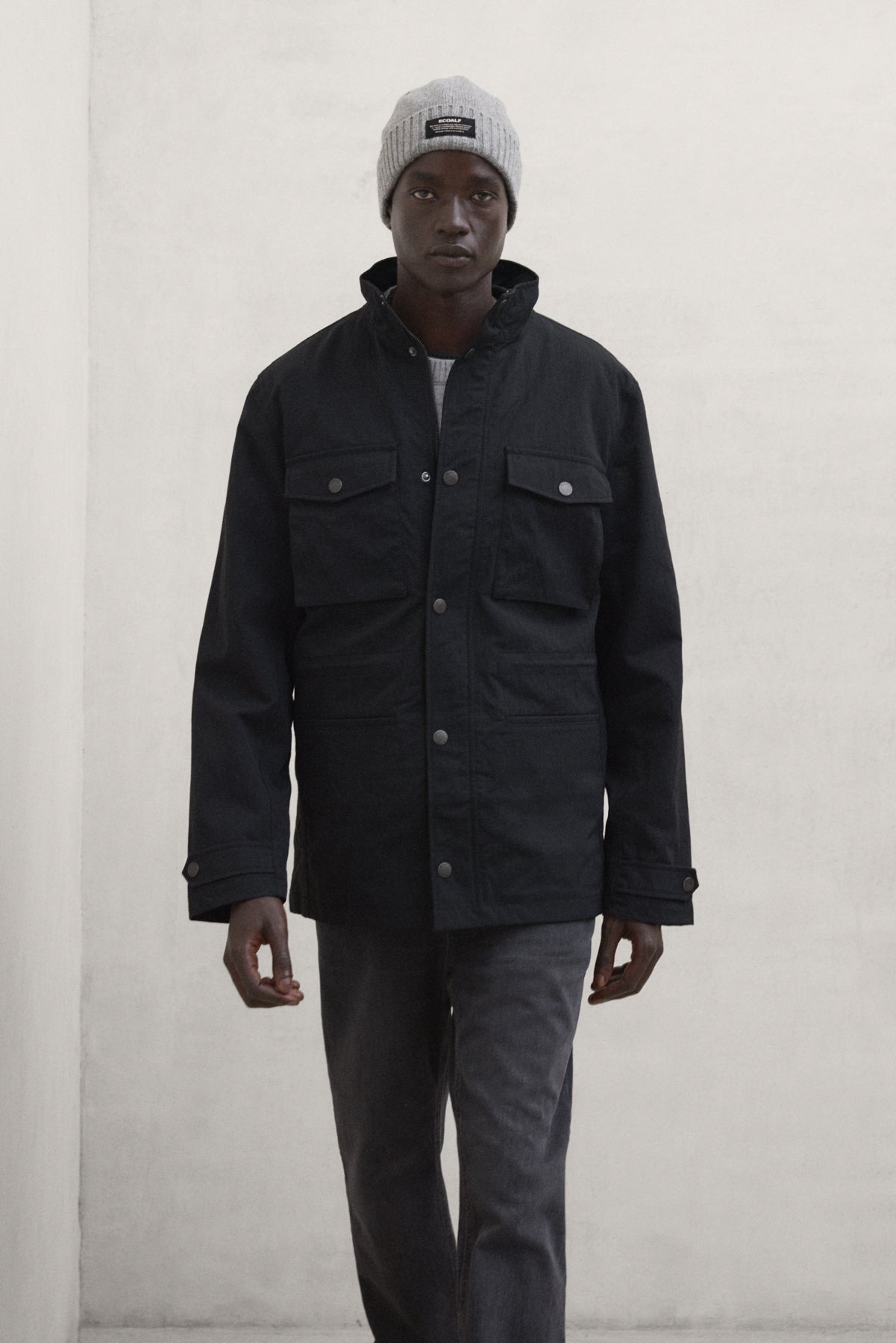 chaqueta-altia-gris-oscuro-de-hombre-ecoalf-poliamida-reciclada-repelente-al-agu image 1