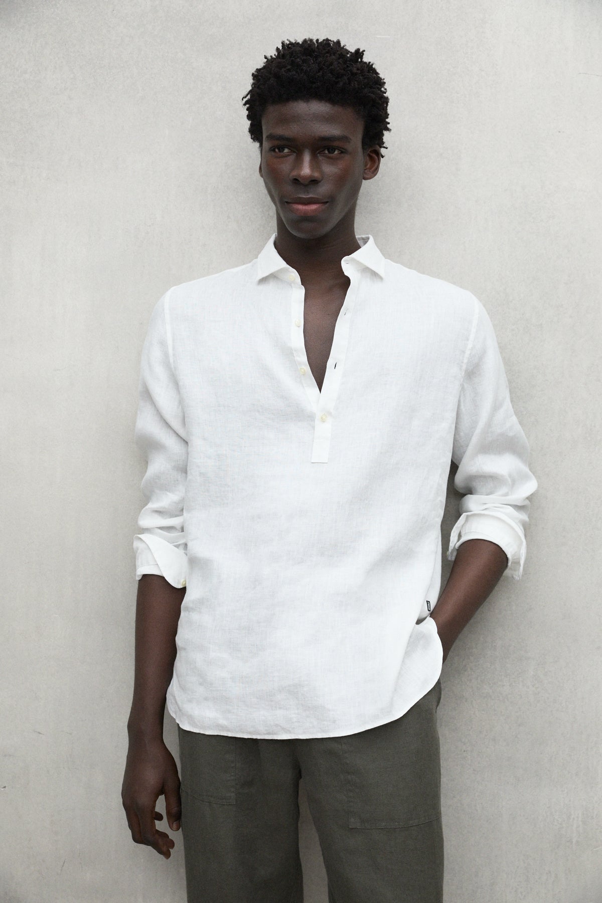 ecoalf-camisa-polino-blanca-de-lino-para-hombre-fit-regular image 2