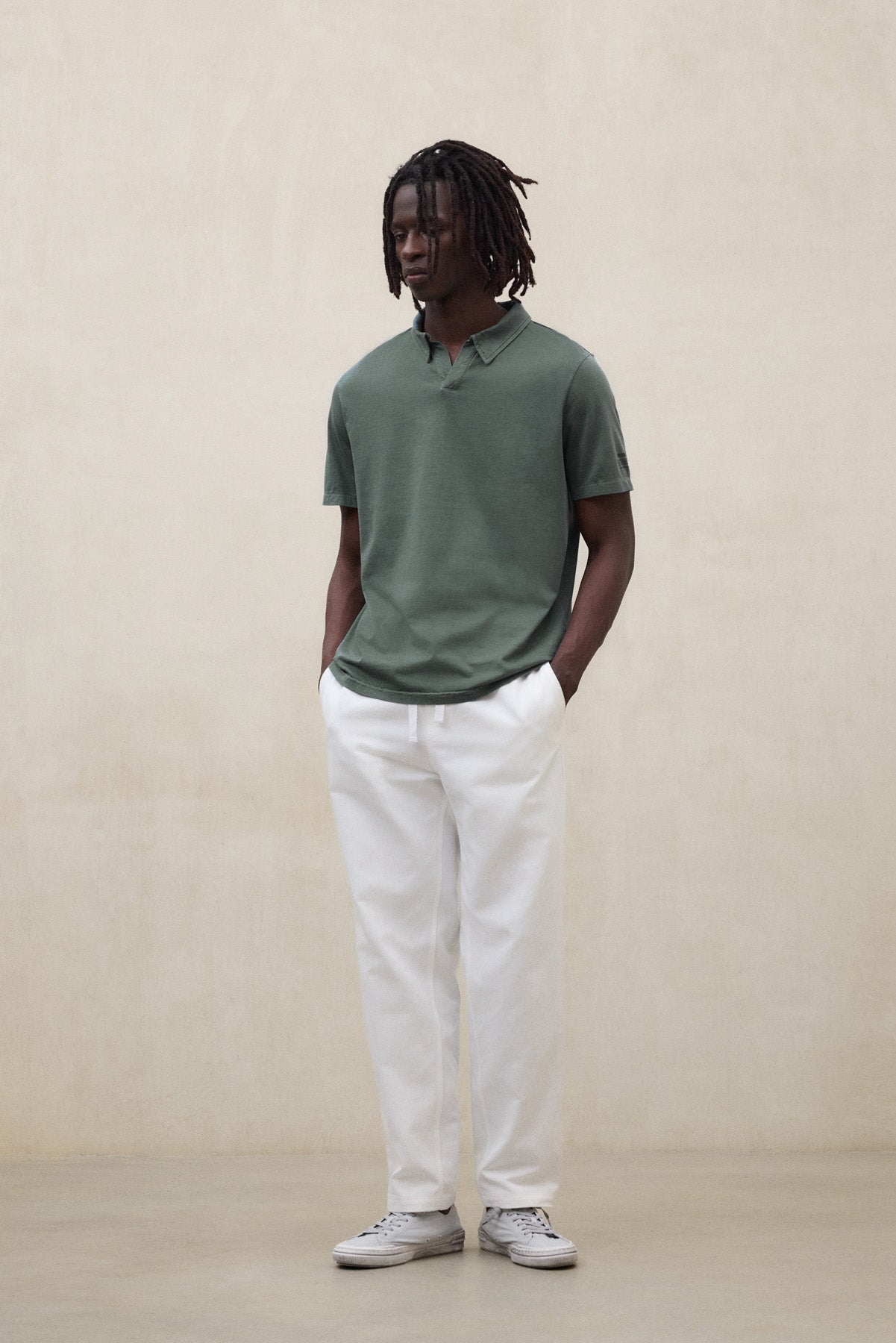 polo-ecoalf-enzo-verde-de-hombre-100-algod-n-reciclado-fit-regular-y-cuello-john image 2