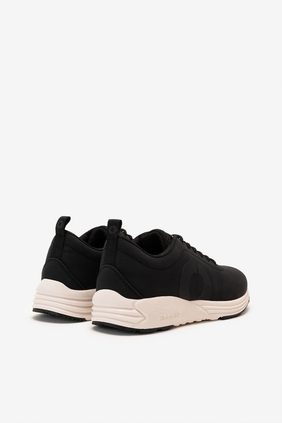 zapatilla-ecoalf-chicago-negra-de-hombre-59-poli-ster-reciclado-ligera-y-sin-met image 2