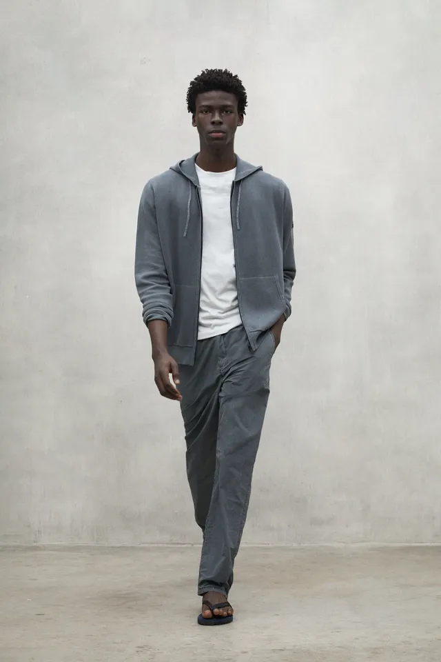 jersey-ecoalf-olivo-gris-de-algod-n-org-nico-y-lino-con-capucha-para-hombre image 1