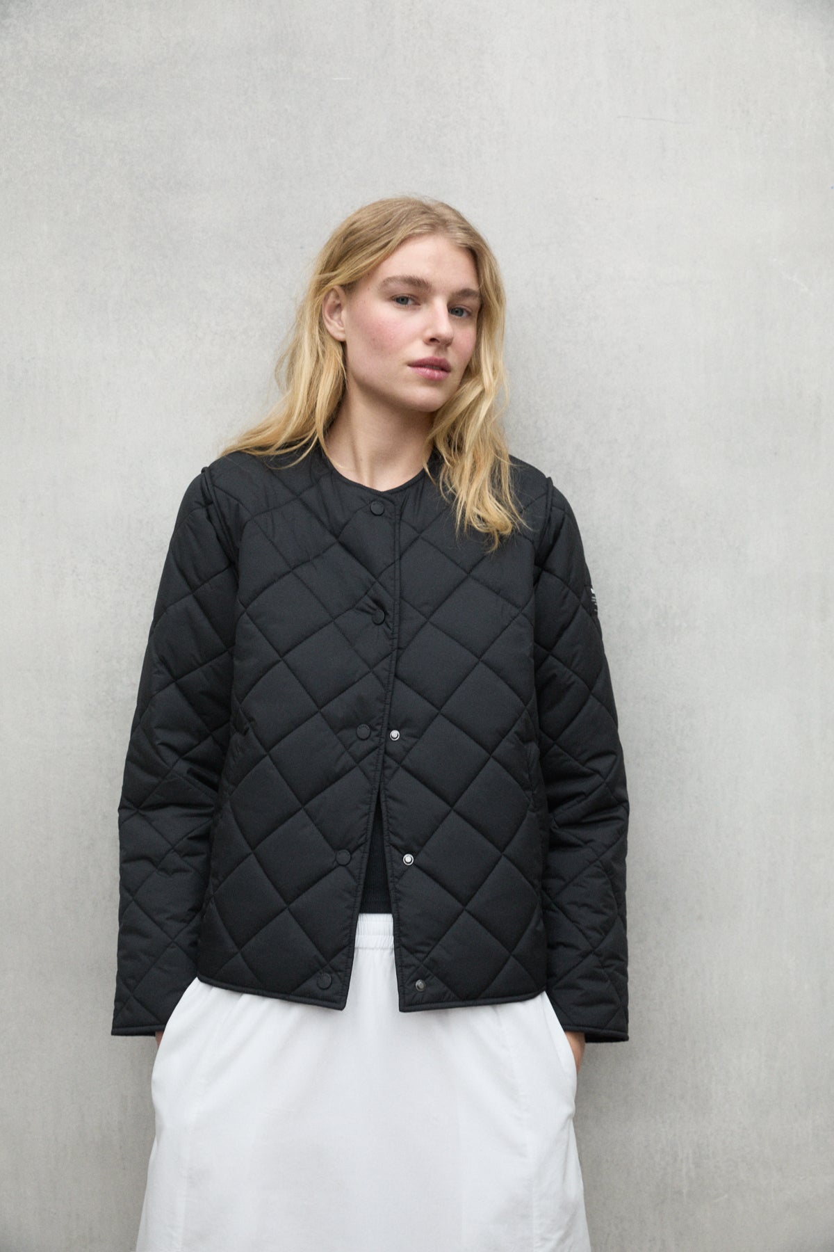 ecoalf-chaqueta-musa-negra-para-mujer-poli-ster-100-reciclado-repelente-al-agua image 3