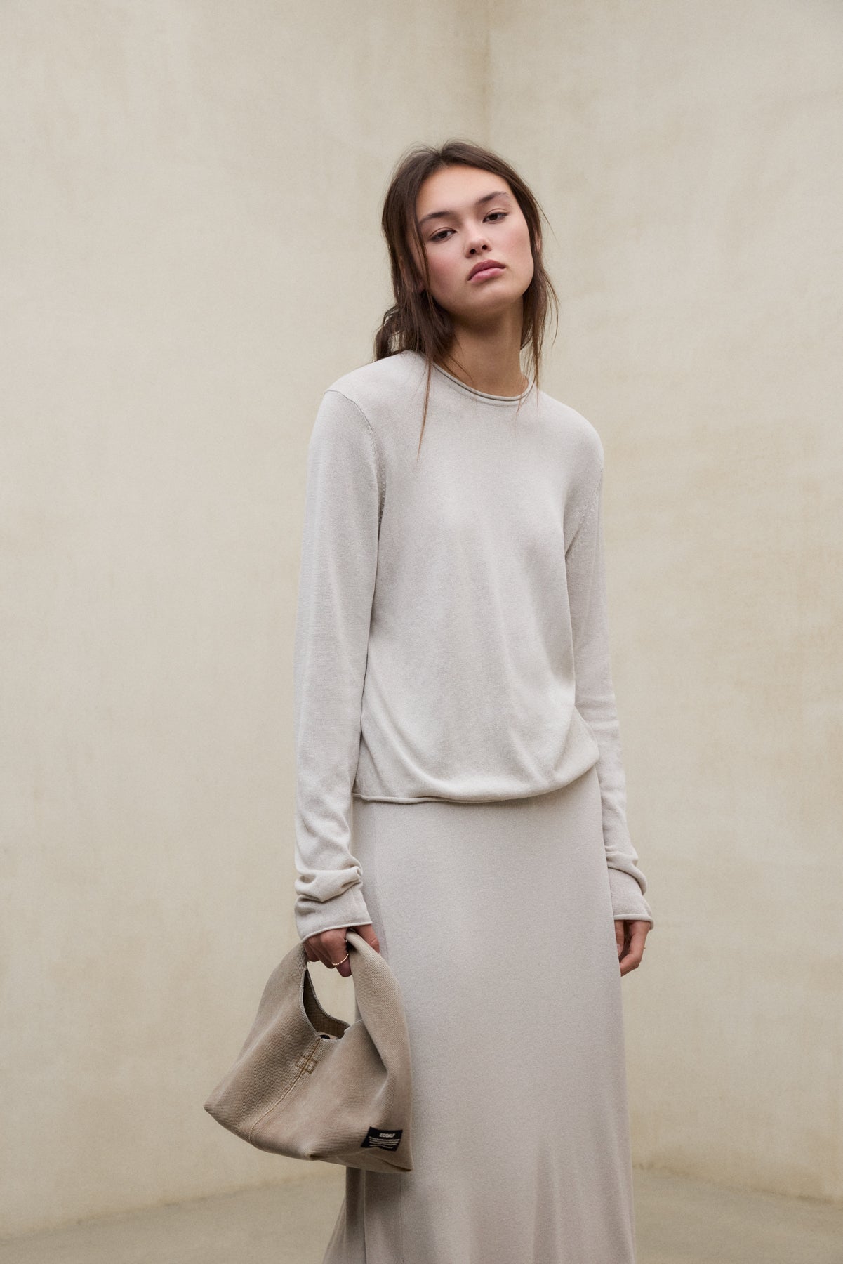 jersey-ecoalf-milo-beige-de-viscosa-ecovero-para-mujer image 2