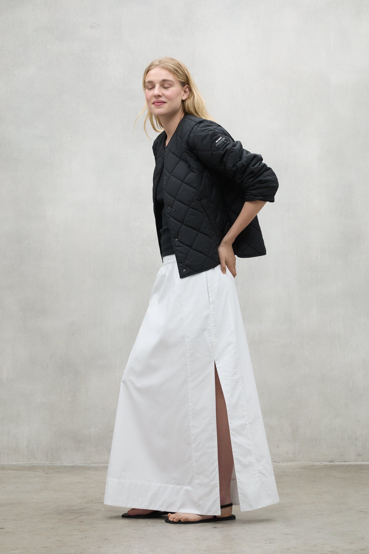 ecoalf-chaqueta-musa-negra-para-mujer-poli-ster-100-reciclado-repelente-al-agua image 2