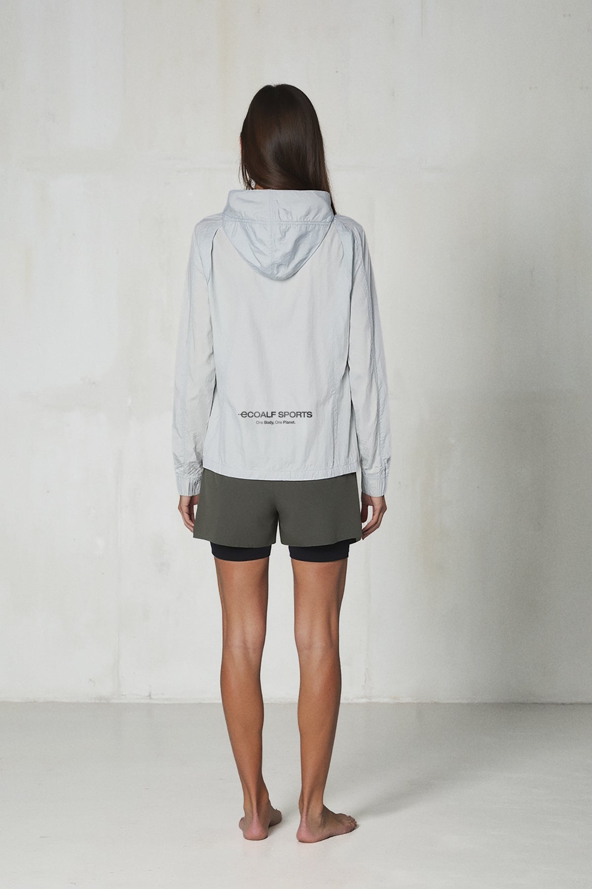 chaqueta-mott-gris-ecoalf-para-mujer-100-poliamida-reciclada-ligera-y-vers-til image 3