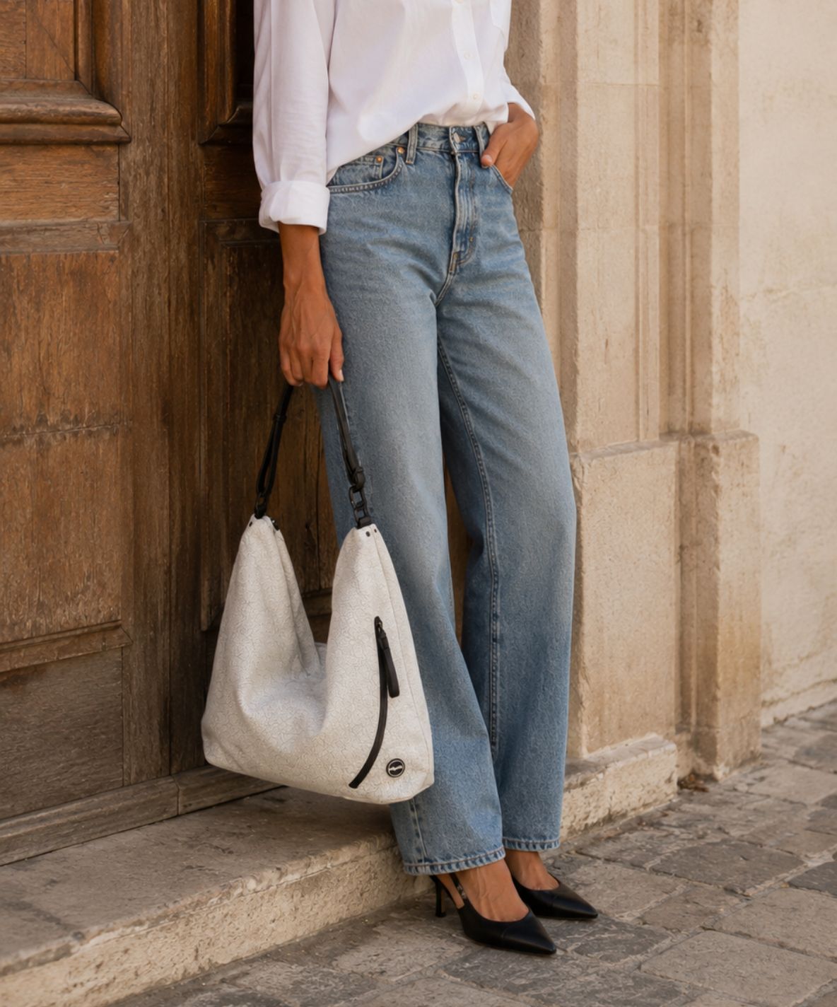 bolso-hobo-kbas-con-cremallera-pu-texturizado-blanco-y-gris-oscuro image 2