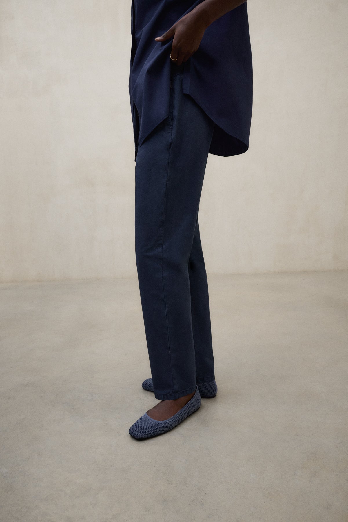 ecoalf-pantalones-gonges-azul-pantalones-de-mujer-de-algod-n-org-nico-con-cintur image 5