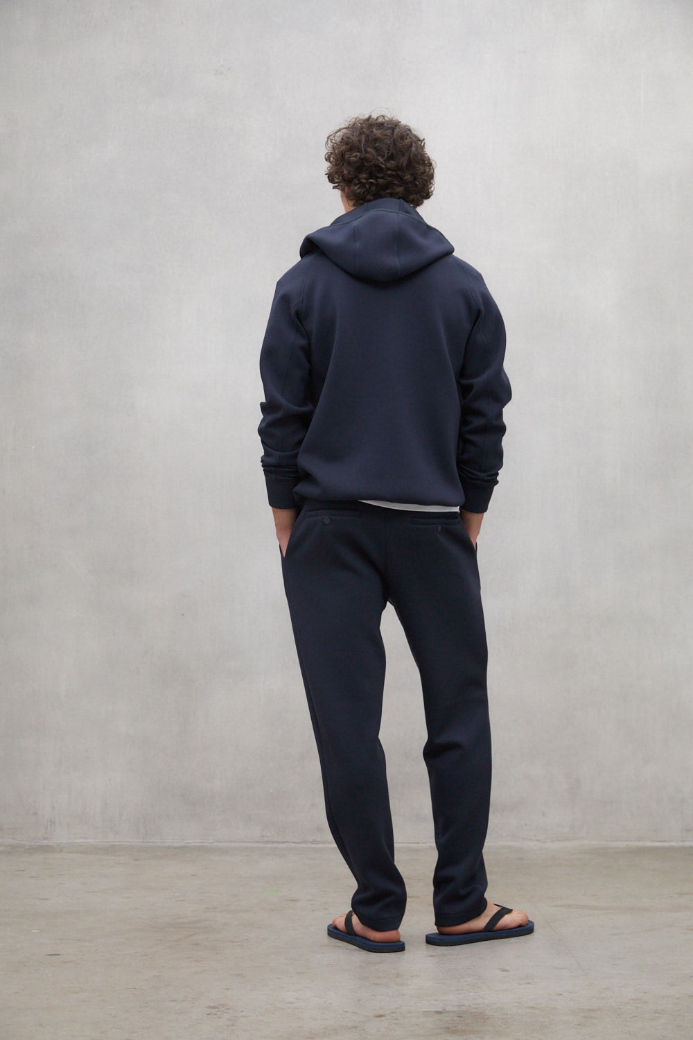 sudadera-dashen-de-ecoalf-lenzing-ecovero-azul-marino-hombre image 2
