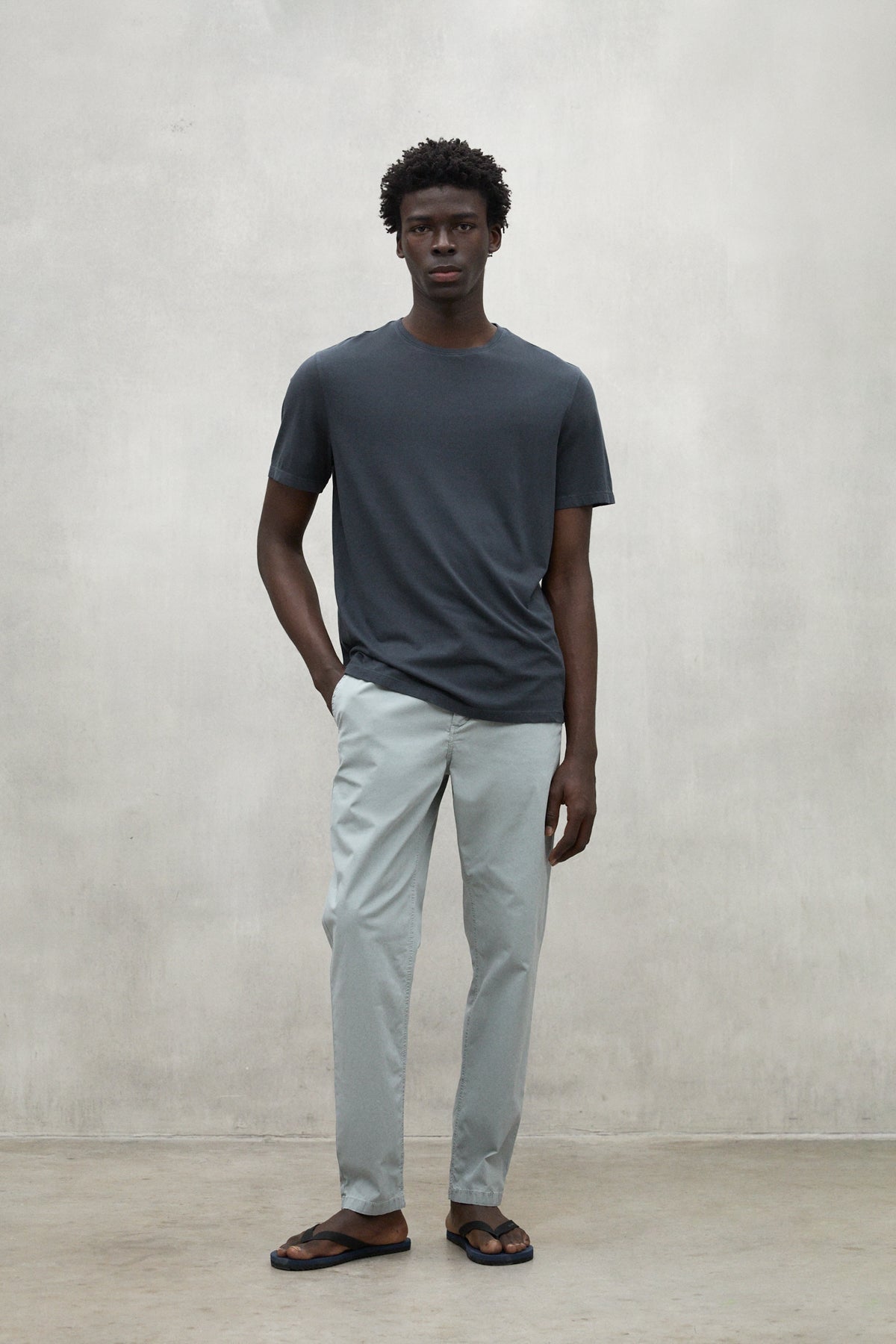 camiseta-timbu-ecoalf-gris-oscuro-tencel-lyocell-fit-regular-estampado-catch-the image 1