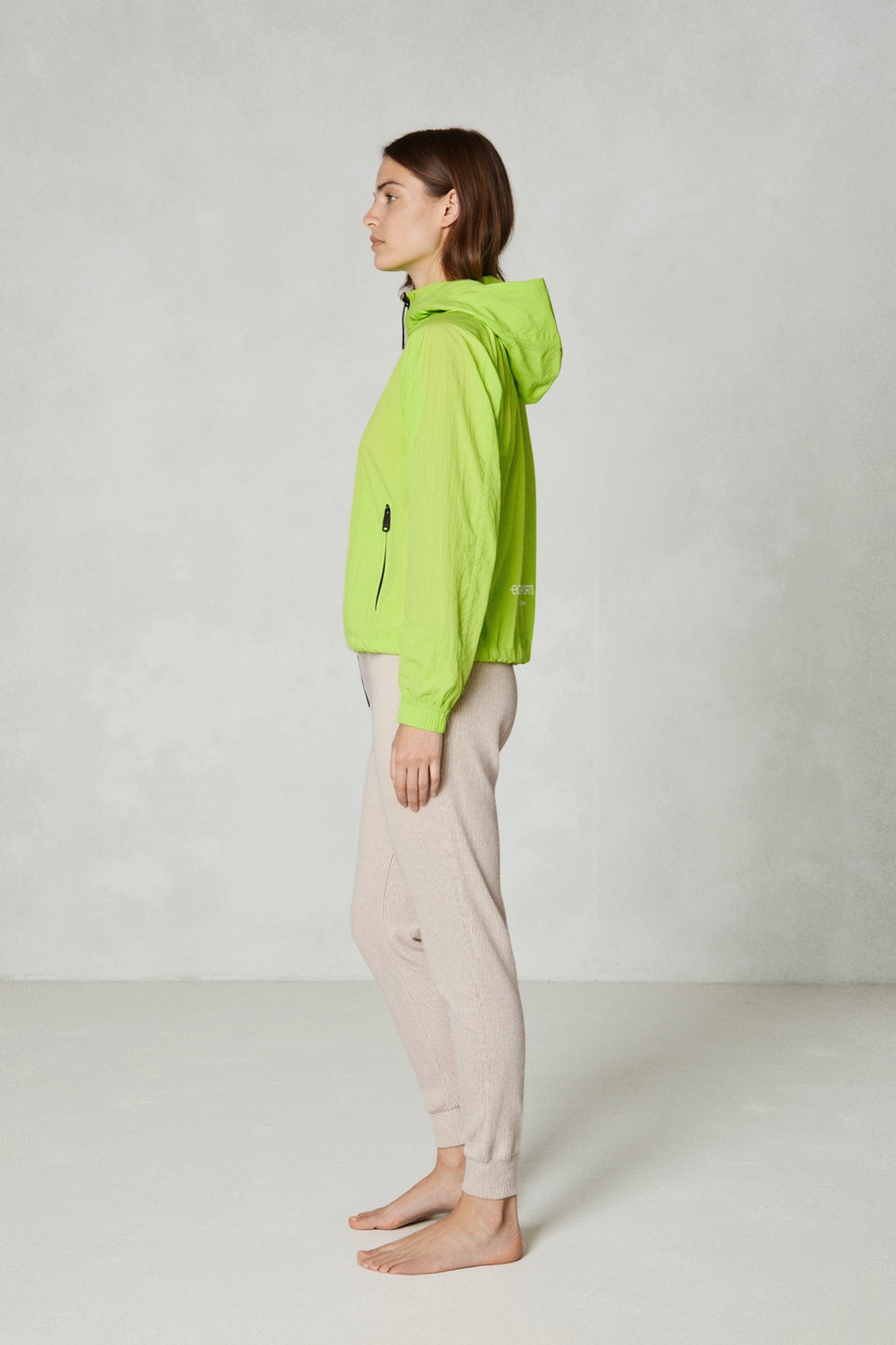 chaqueta-mott-lima-ecoalf-para-mujer-100-poliamida-reciclada-ligera-y-transpirab image 3