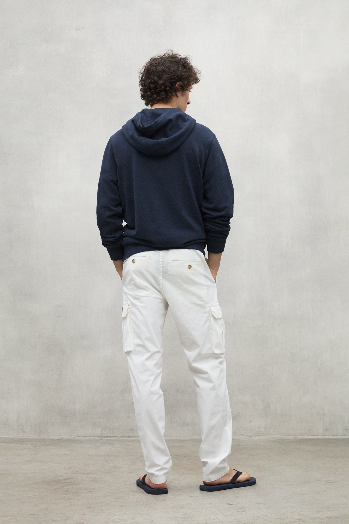 pantalones-ethicargo-de-ecoalf-para-hombre-blancos-algod-n-reciclado image 3