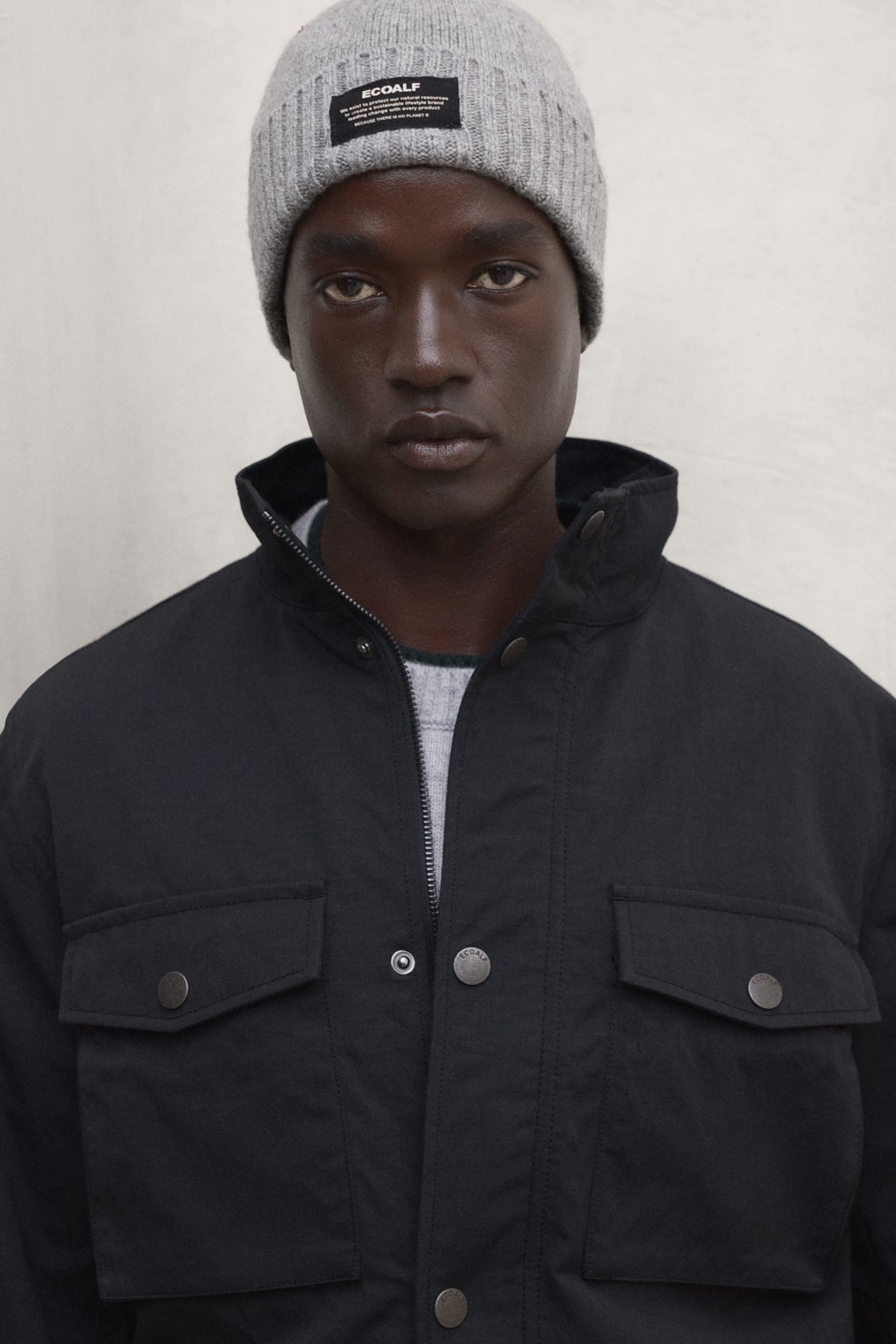 chaqueta-altia-gris-oscuro-de-hombre-ecoalf-poliamida-reciclada-repelente-al-agu image 4