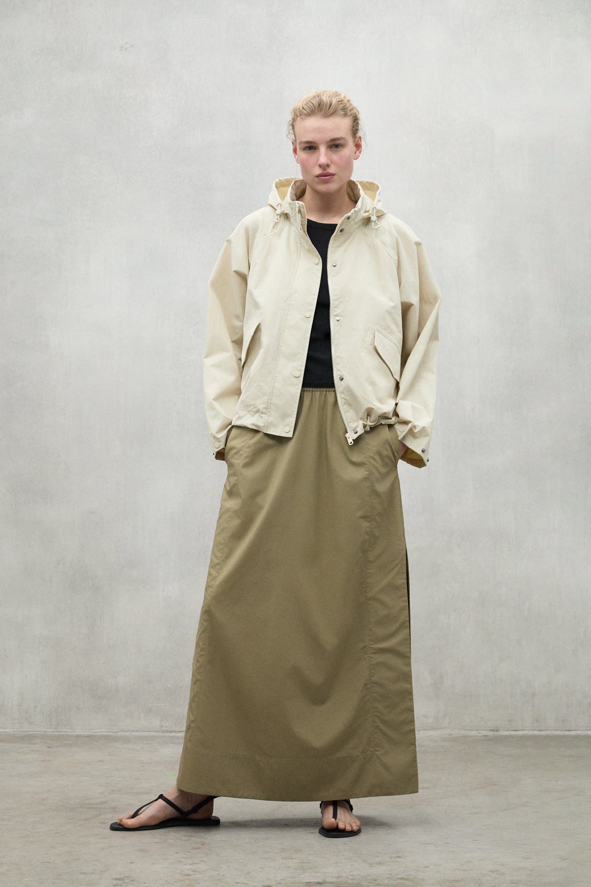 ecoalf-chaqueta-belumut-beige-poliamida-reciclada-impermeable image 1