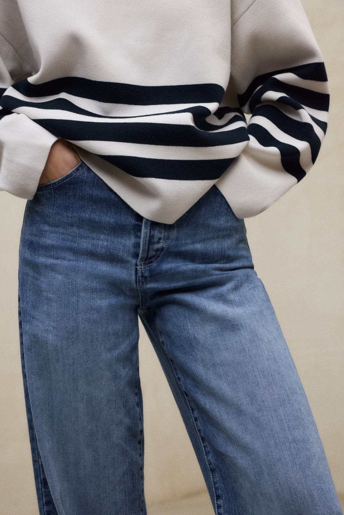 ecoalf-jersey-koa-blanco-de-mujer-algod-n-reciclado-y-fit-oversize image 4
